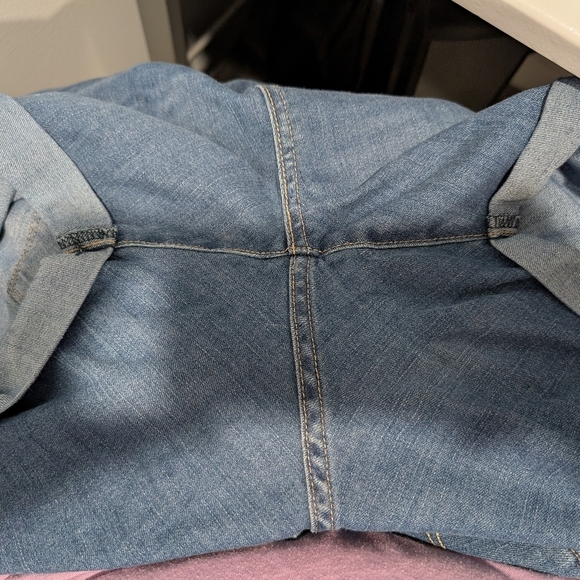 Signature by Levi Strauss Medium Wash Mid-Rise Denim Shorts in Size 22 (W36) - Picture 12 of 12